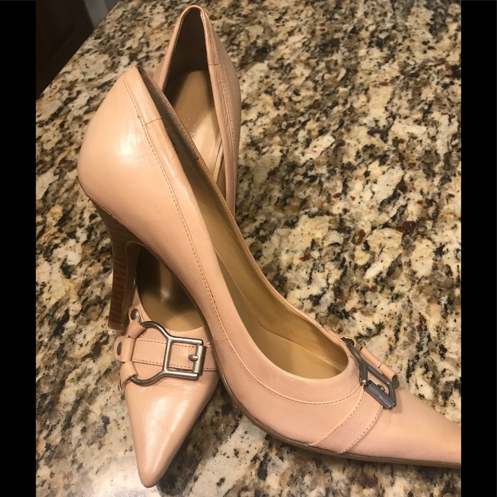 Nine West nude pumps